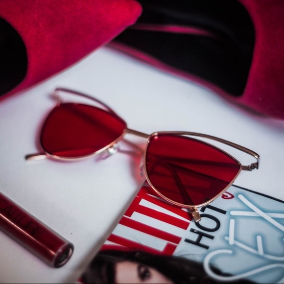 Red sunglasses 🕶 - Picture 4 of 4